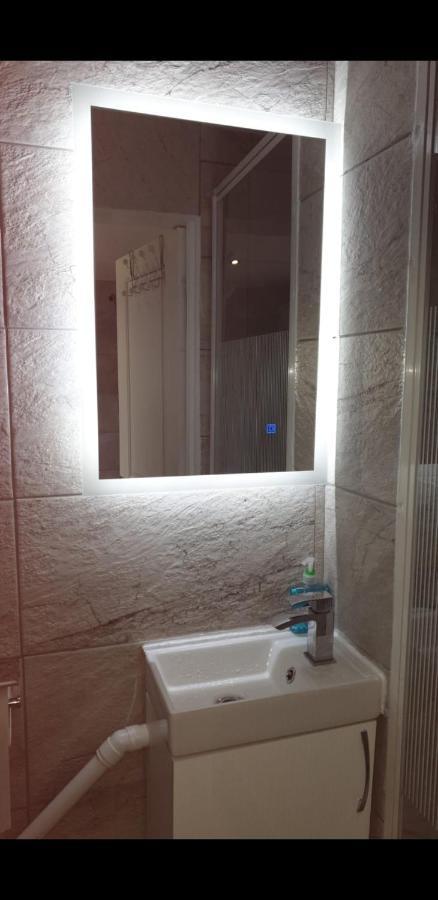 Apartment With Private Hot Tub, Sauna, Ice Bath, Gym Rainham  Eksteriør billede