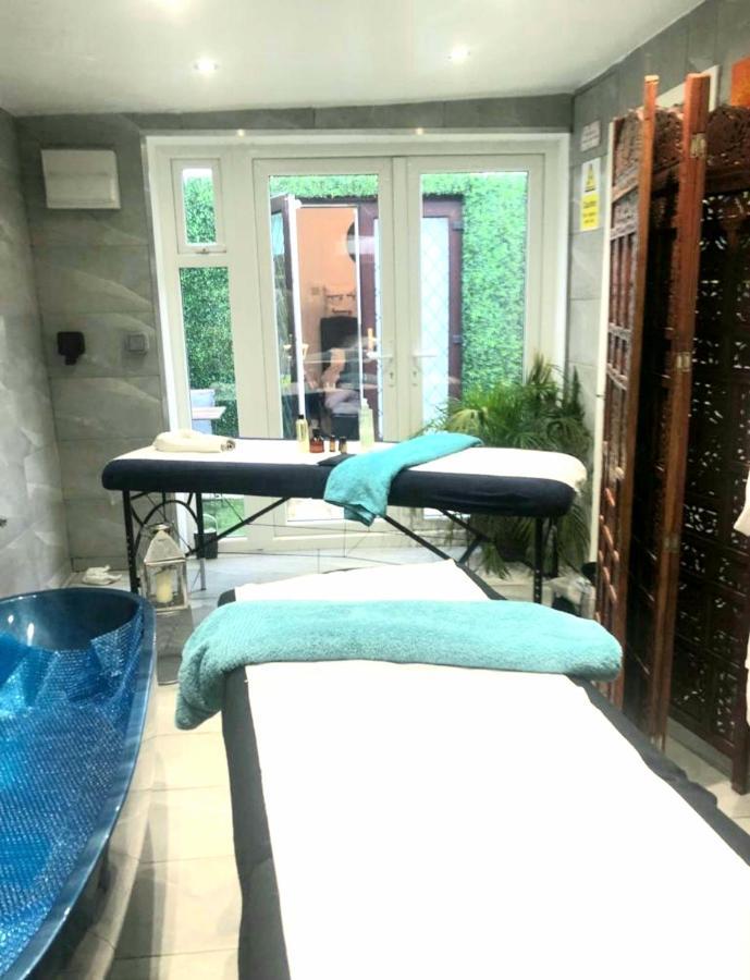 Apartment With Private Hot Tub, Sauna, Ice Bath, Gym Rainham  Eksteriør billede