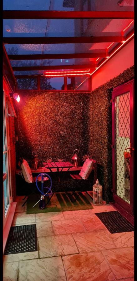Apartment With Private Hot Tub, Sauna, Ice Bath, Gym Rainham  Eksteriør billede